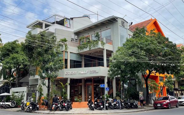 Every Half Coffee Roasters - Hoa Mai